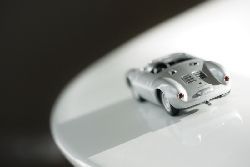 Illustration for article titled Kyosho Porsche 4 1/64 #85 - Projekt RennSport Käfer #5 - 1955 Porsche 550